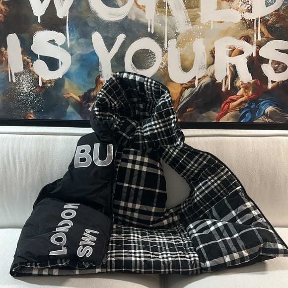 This is a size 14 or a small fit a big kid small man. Reversible Burberry puffer - Picture 4 of 6